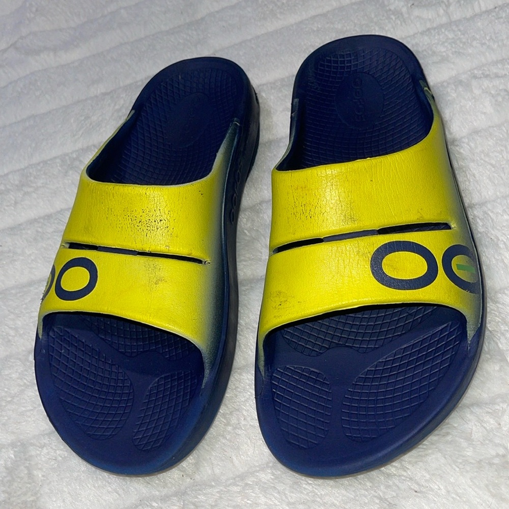 Oofos Slides